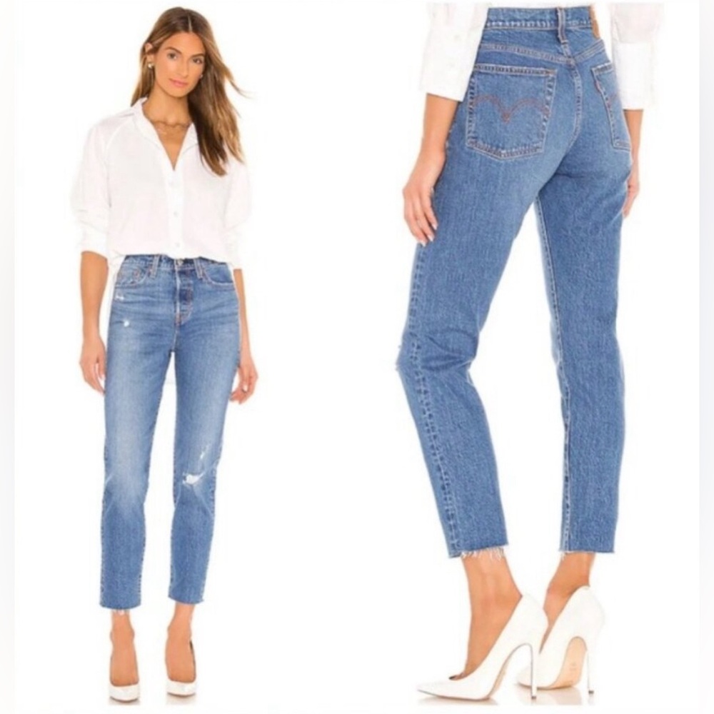LIKE NEW Levi's Medium Wash Distressed Raw Hem Wedgie Straight Jeans Size 28
